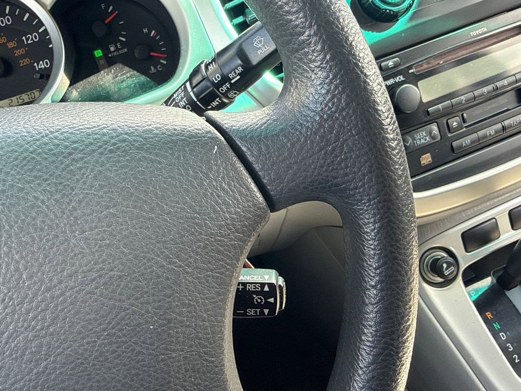 Used 2005 Toyota Highlander V6 image 25