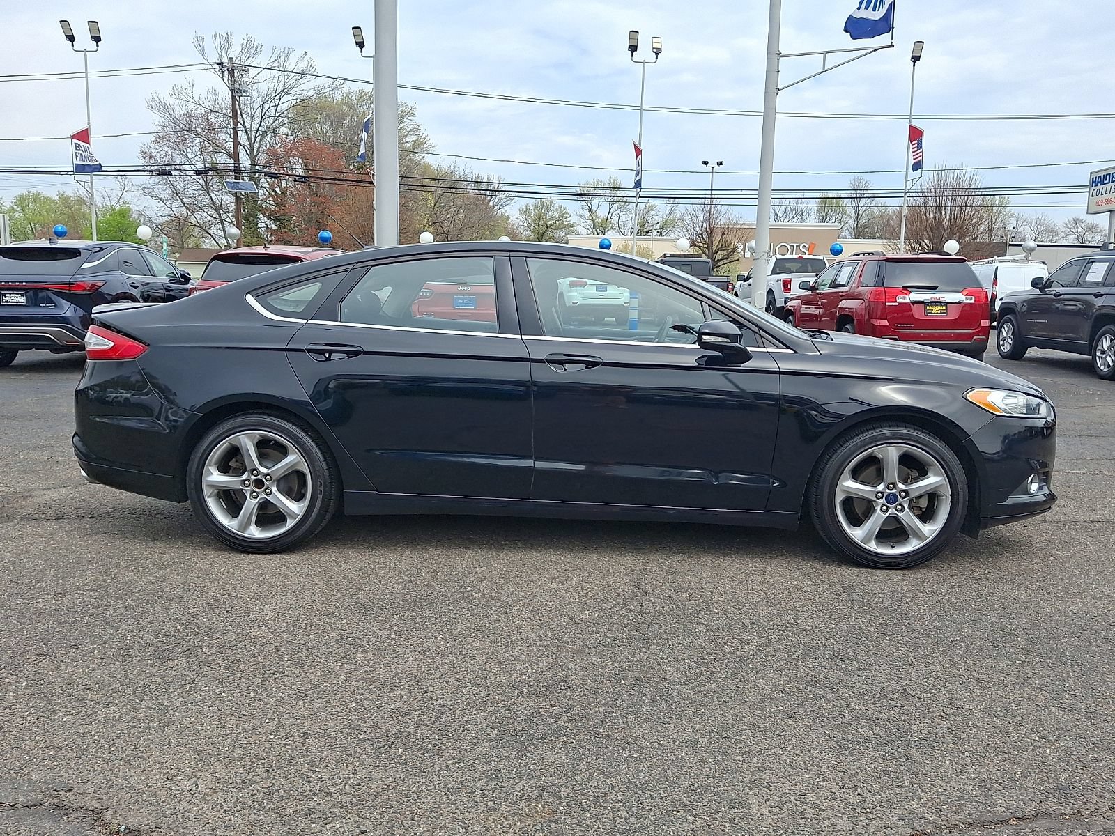 Used 2016 Ford Fusion SE w/ Equipment Group 201A FWD image 8