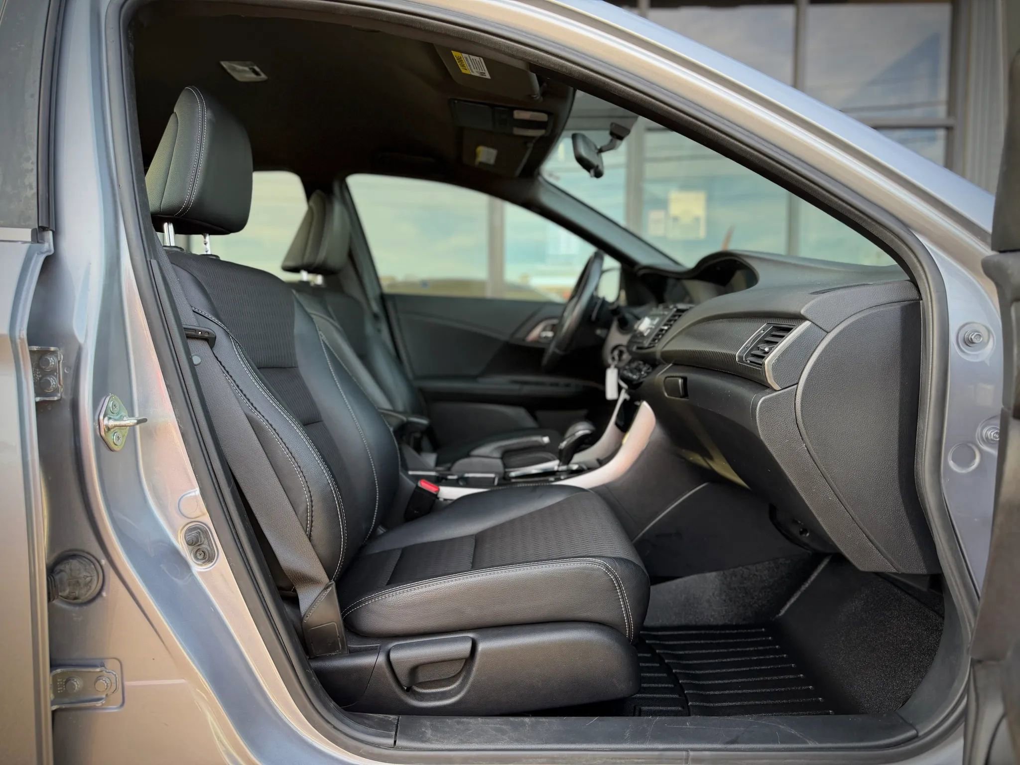 Used 2017 Honda Accord Sport image 16