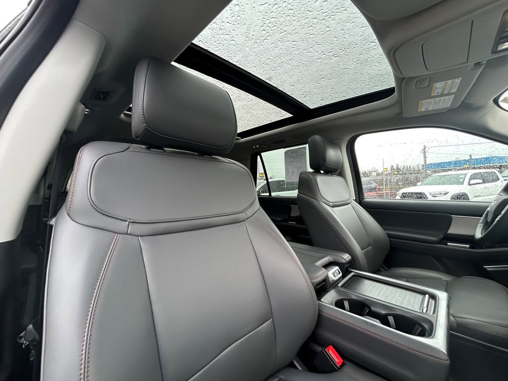 Used 2025 Ford Expedition Active image 27