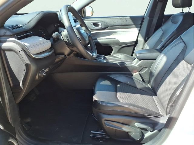 Used 2024 Jeep Compass Latitude AWD/4WD image 18