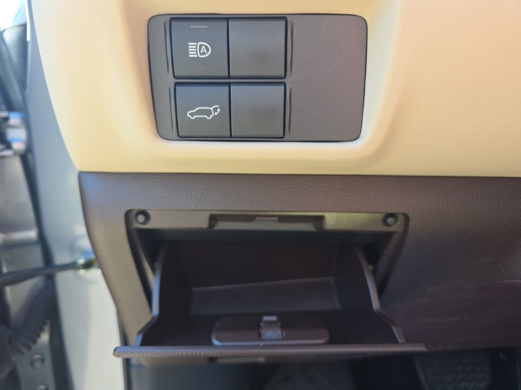 Used 2022 Toyota Highlander XLE image 24