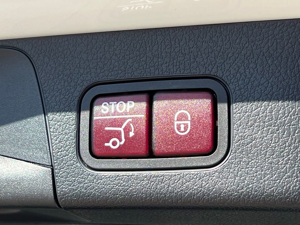 Certified 2021 Mercedes-Benz GLB 35 AMG 4MATIC image 49