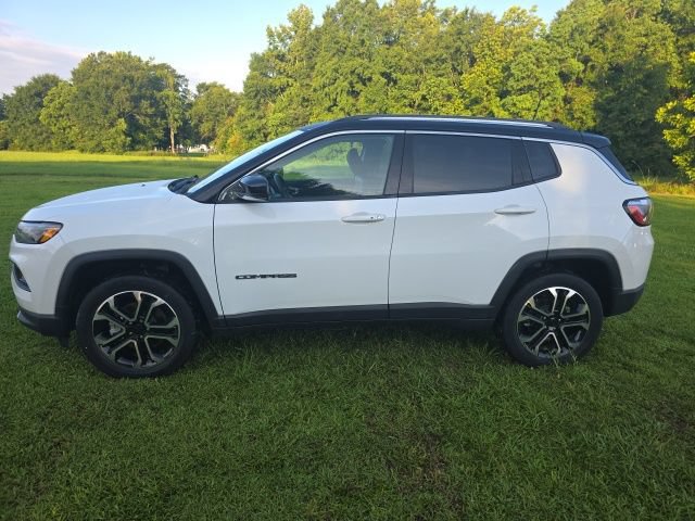 Used 2022 Jeep Compass Limited AWD/4WD image 3