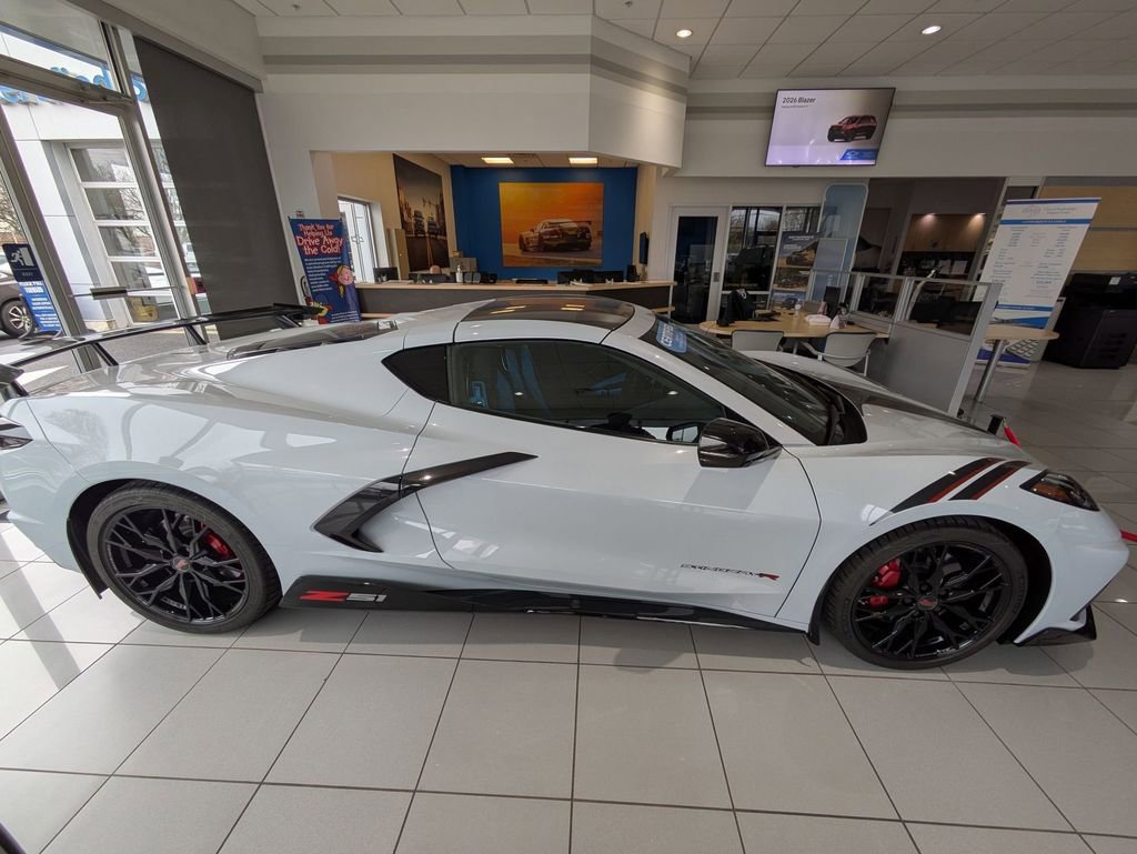 Used 2023 Chevrolet Corvette Stingray Premium Cpe w/ Z51 Performance Package image 4