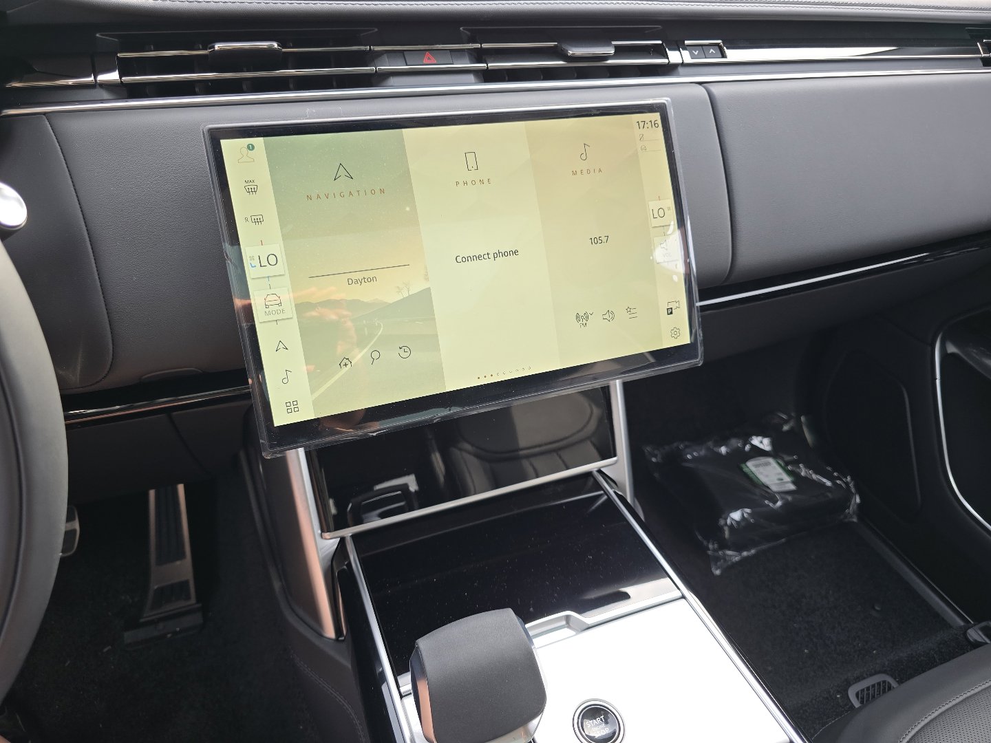 New 2026 Land Rover Range Rover Long Wheelbase SE image 44