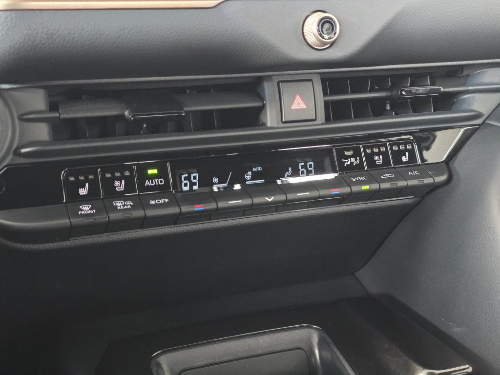 Used 2025 Toyota Crown AWD/4WD image 26