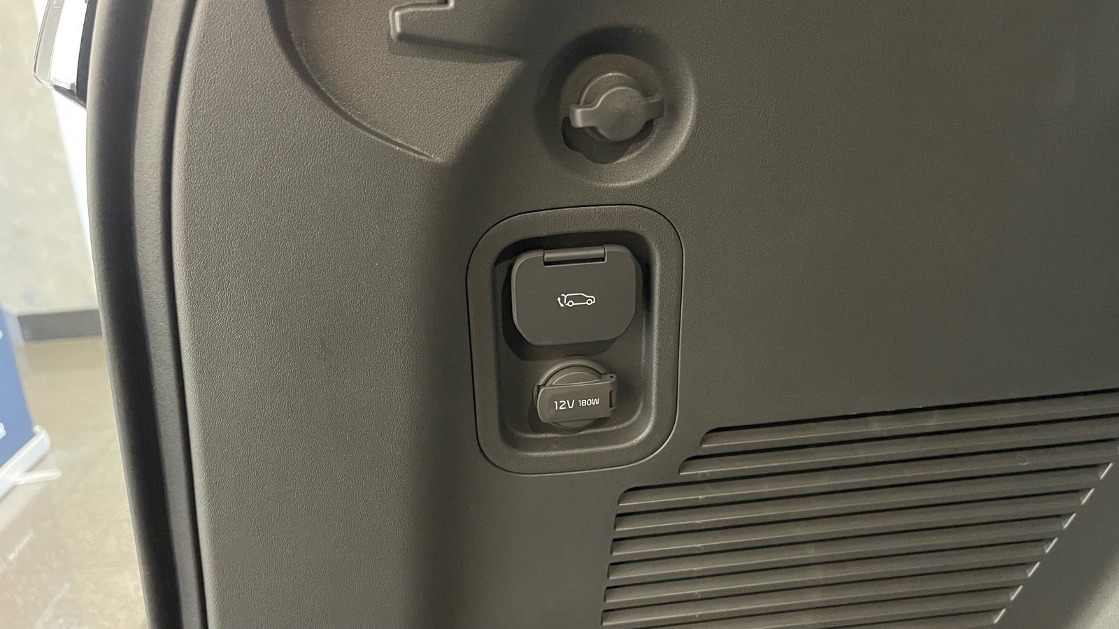 Used 2026 Kia EV9 Land w/ Nightfall Edition Package image 37