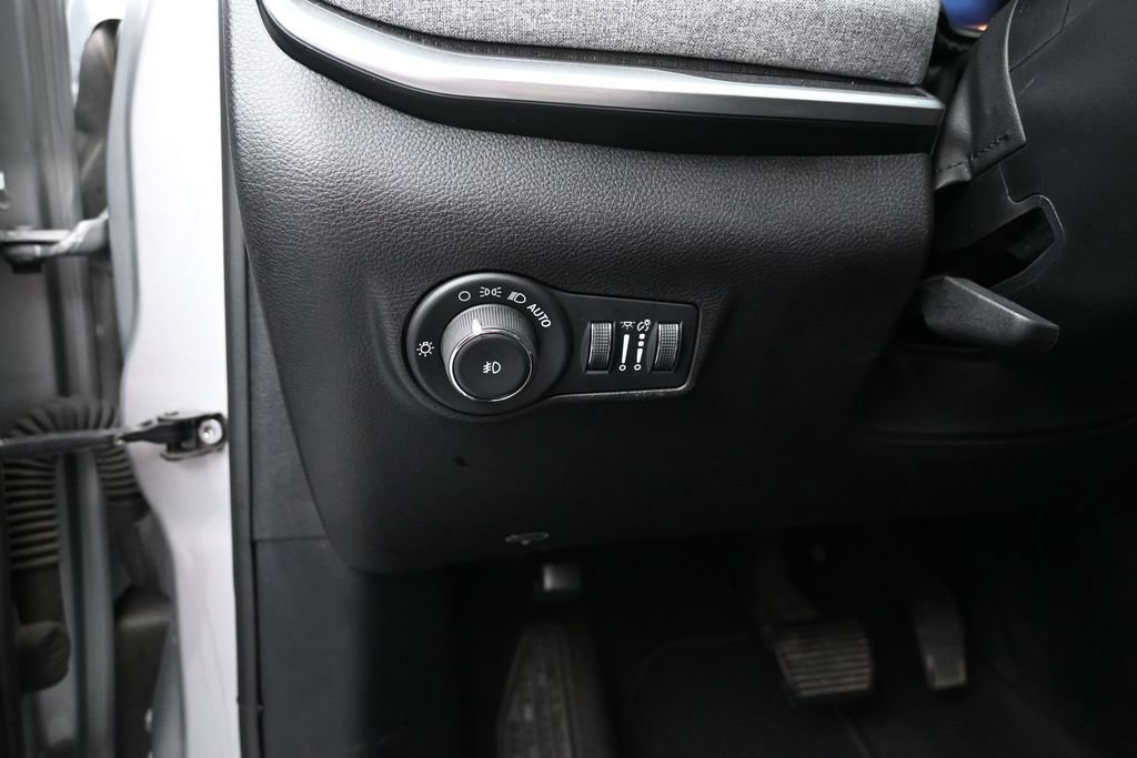 Used 2024 Jeep Compass Latitude AWD/4WD image 12
