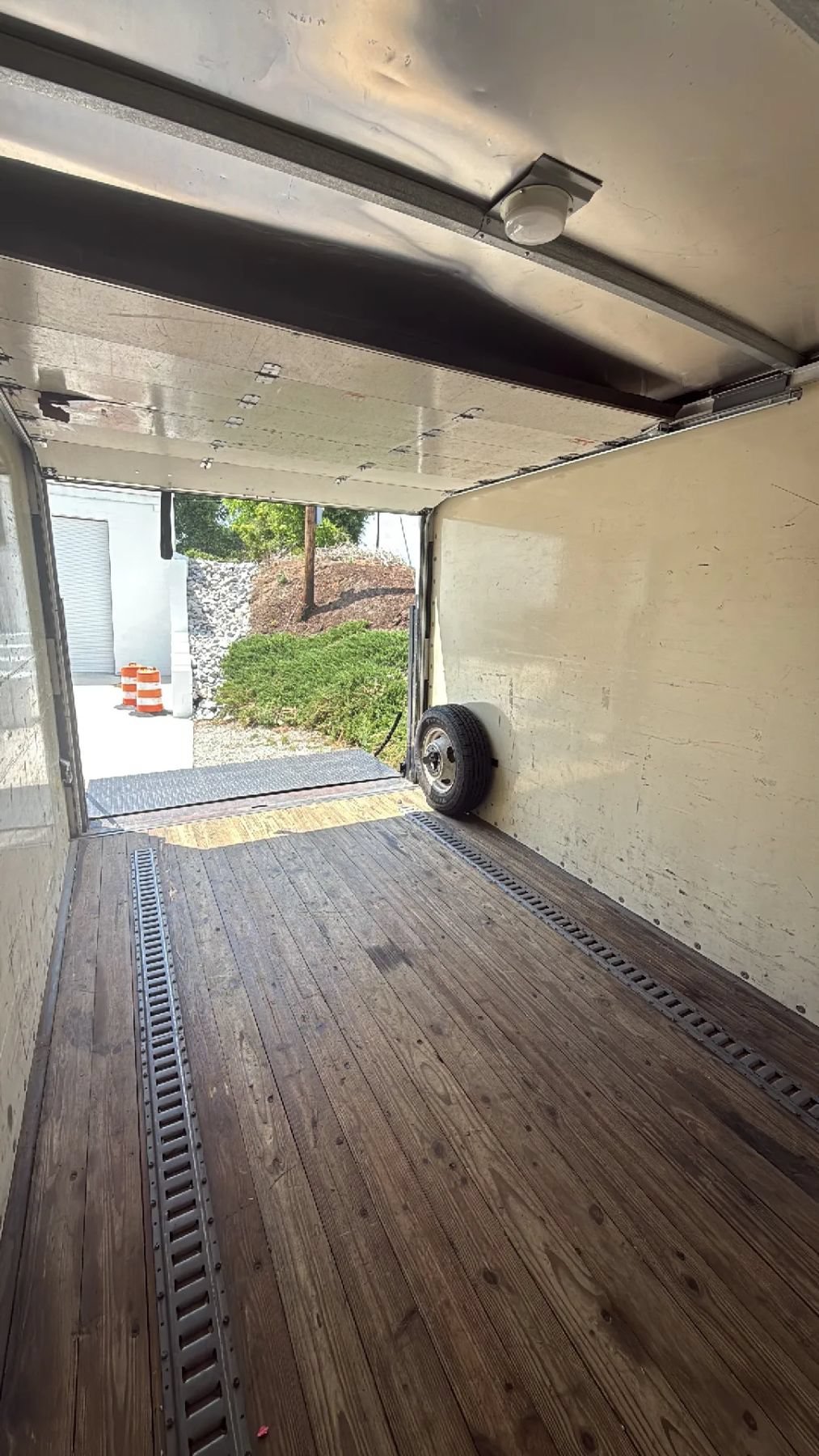 Used 2011 Ford E-450 and Econoline 450 Super Duty RWD image 18