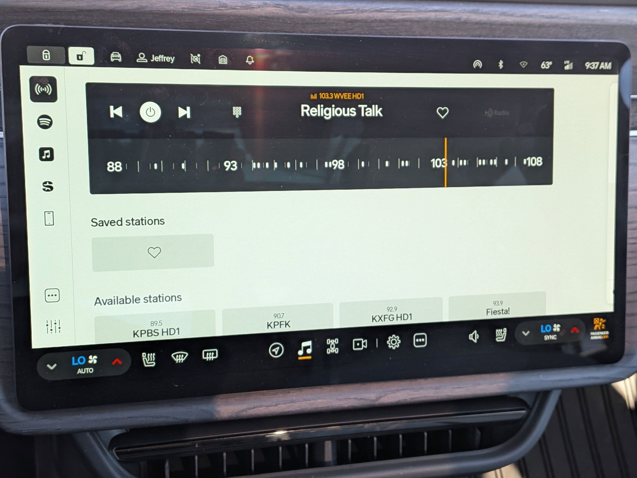 Used 2024 Rivian R1T Adventure image 22