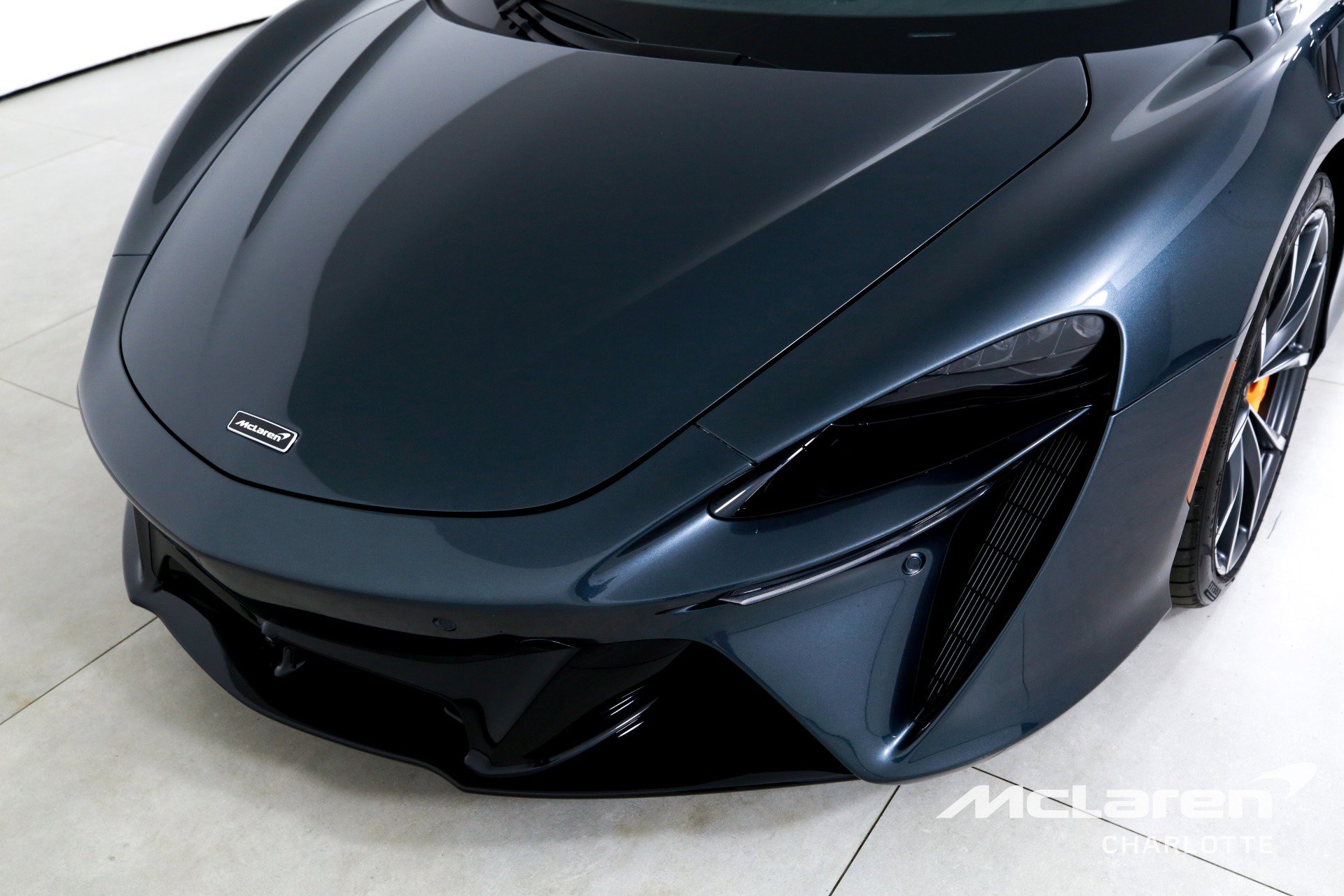 Used 2023 McLaren Artura RWD image 27