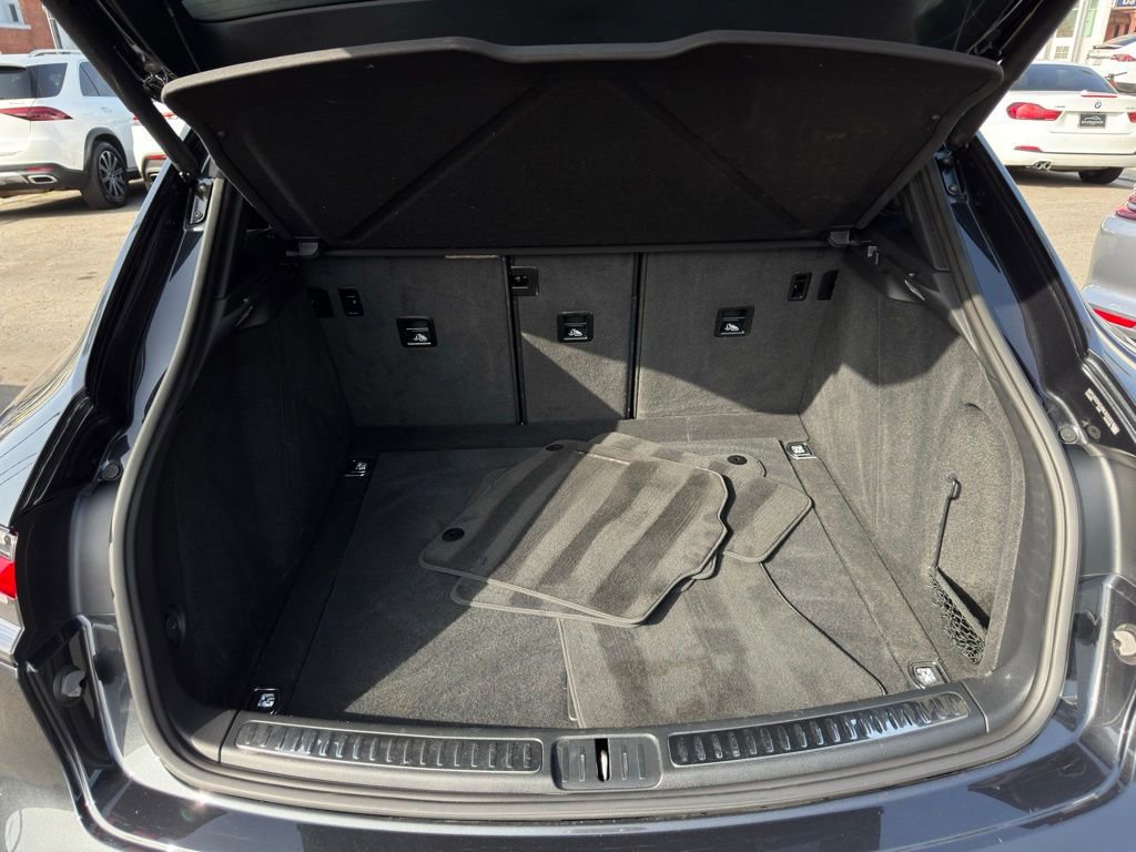 Used 2022 Porsche Macan S image 9
