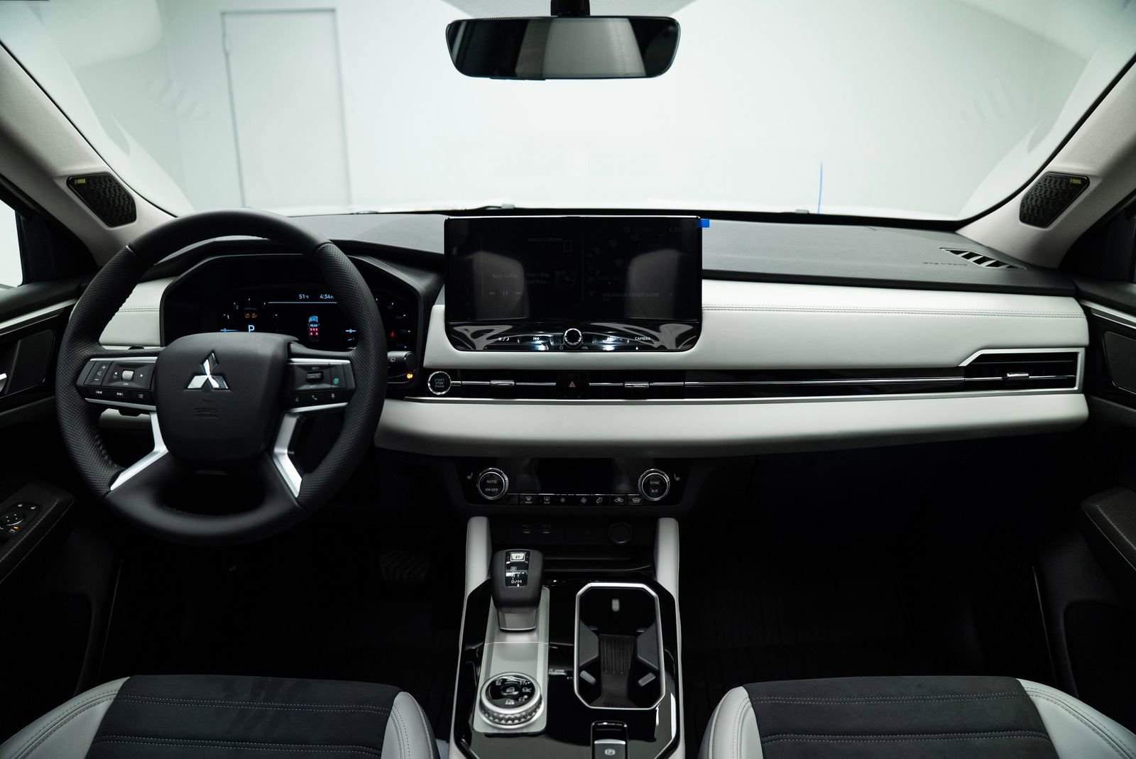 Used 2025 Mitsubishi Outlander SE image 15
