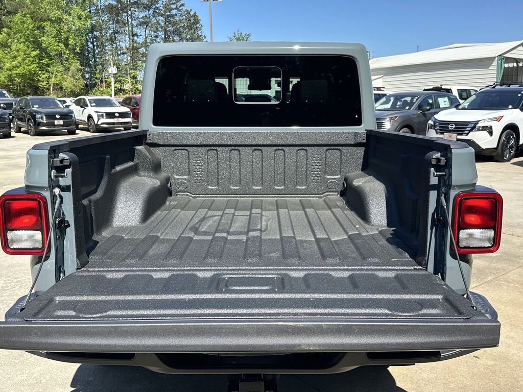 Used 2025 Jeep Gladiator Sport AWD/4WD image 6