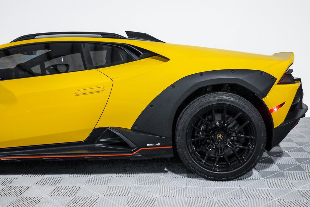 Used 2023 Lamborghini Huracan Sterrato image 16