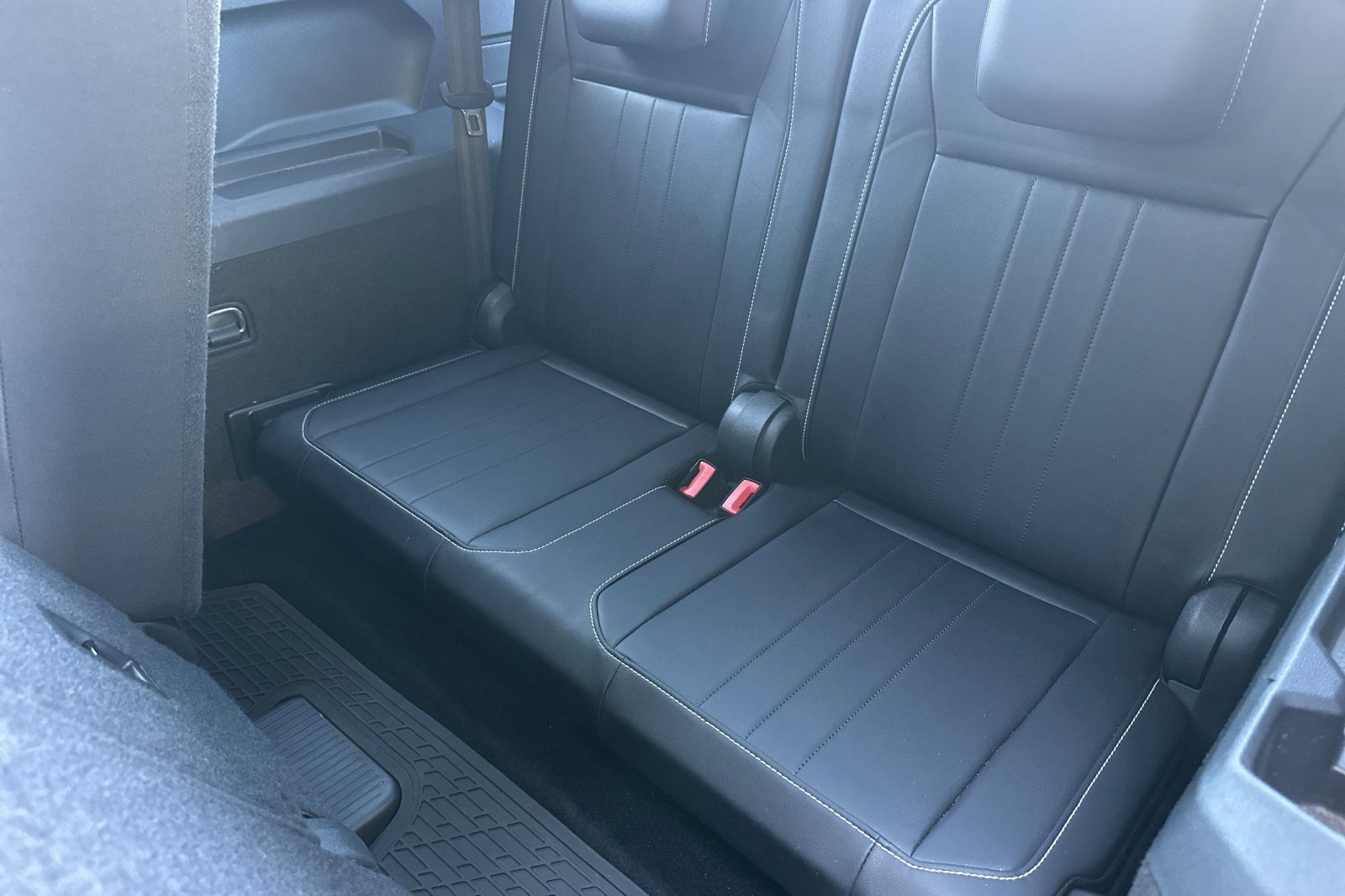 Used 2022 Volkswagen Tiguan SE R-Line image 14