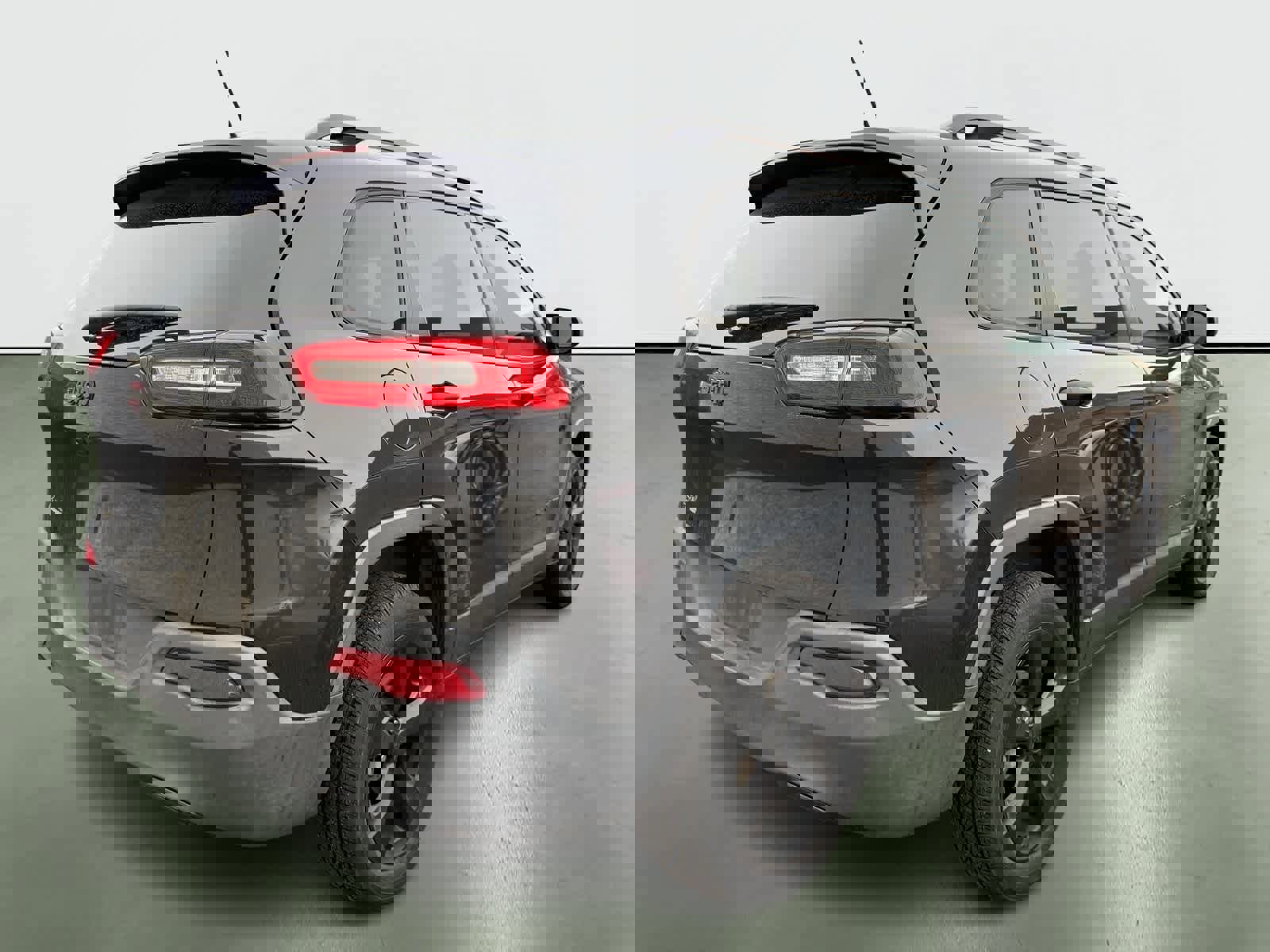 Used 2016 Jeep Cherokee Sport image 4