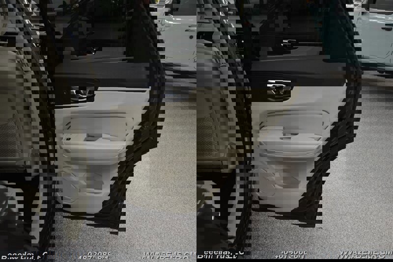 Used 2022 Volvo XC60 T8 Inscription Expression w/ Advanced Package image 36