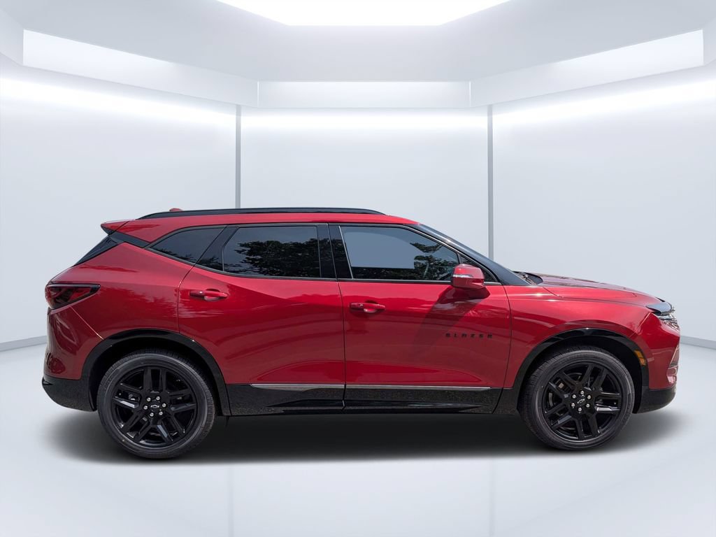 Used 2023 Chevrolet Blazer RS FWD image 2