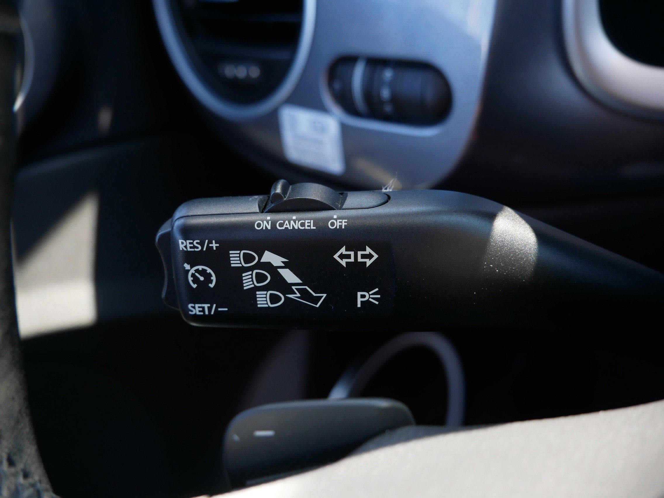 Used 2013 Volkswagen Beetle TDI image 34