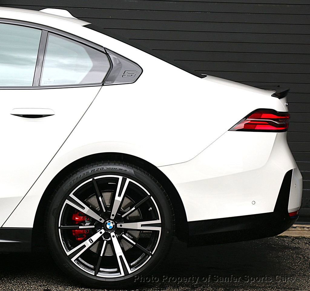 Used 2025 BMW 540i xDrive w/ Premium Package image 19