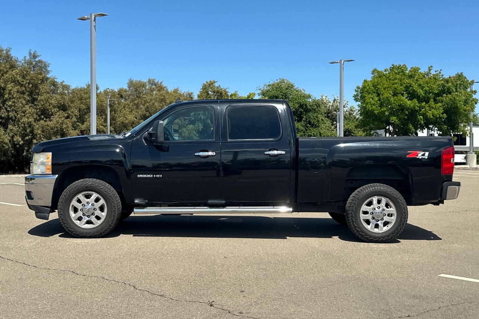 Used 2011 Chevrolet Silverado 2500 LTZ w/ LTZ Plus Package AWD/4WD image 7