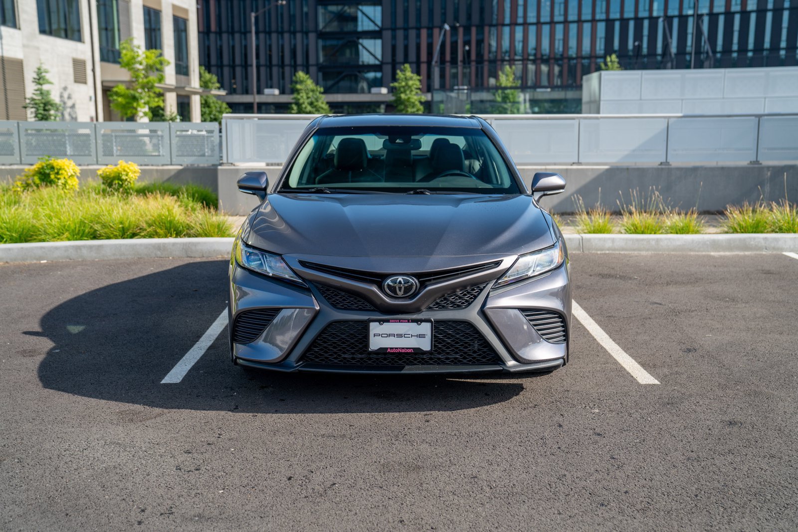 Used 2018 Toyota Camry SE w/ Convenience Package FWD image 6