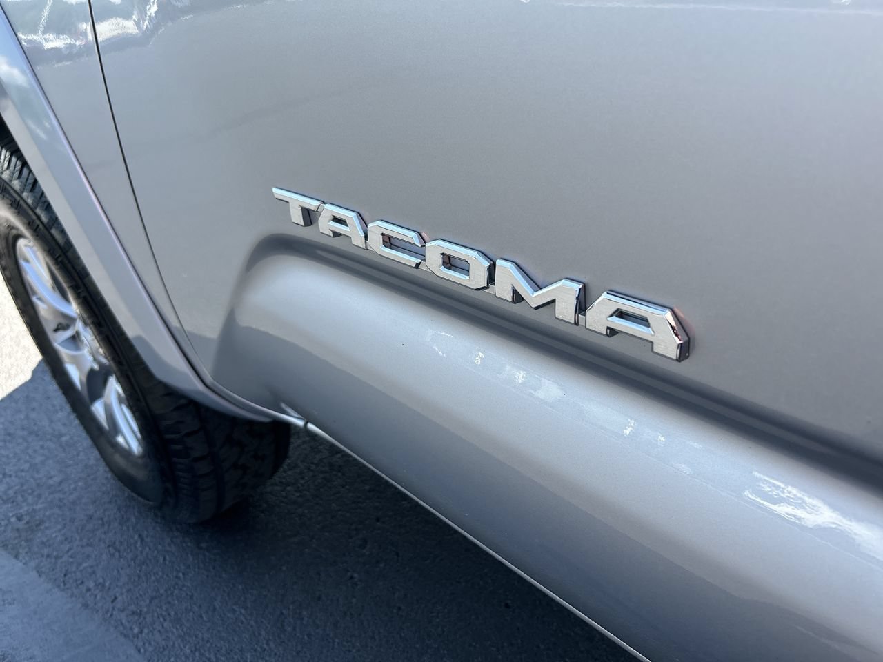 Used 2019 Toyota Tacoma SR5 AWD/4WD image 13