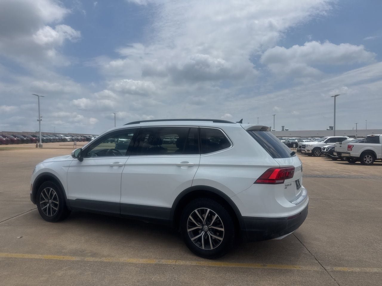 Used 2019 Volkswagen Tiguan SE FWD image 14