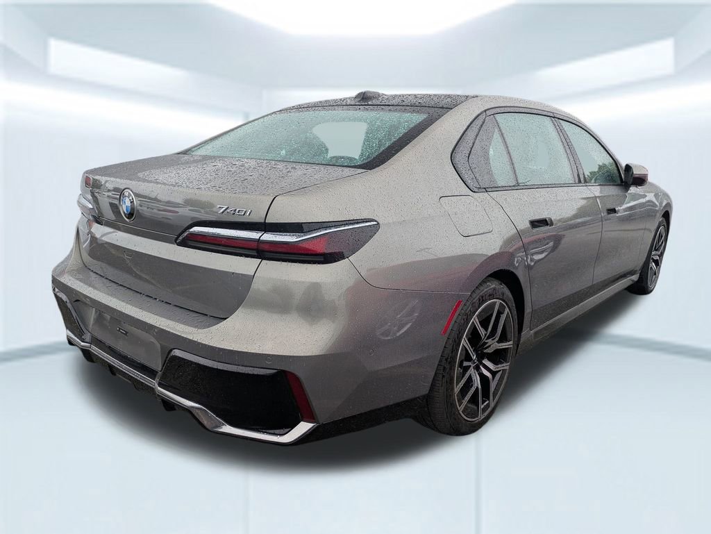 Used 2024 BMW 740i image 6