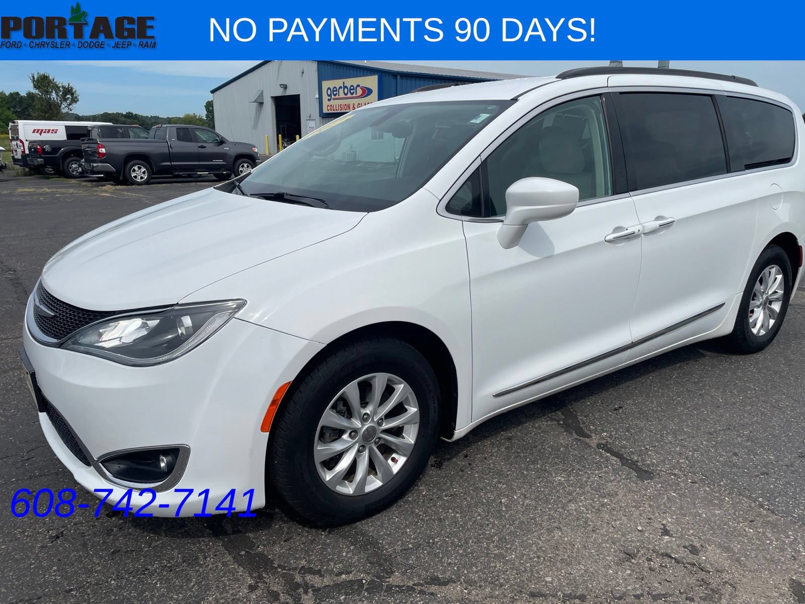 Used 2017 Chrysler Pacifica Touring-L FWD image 3