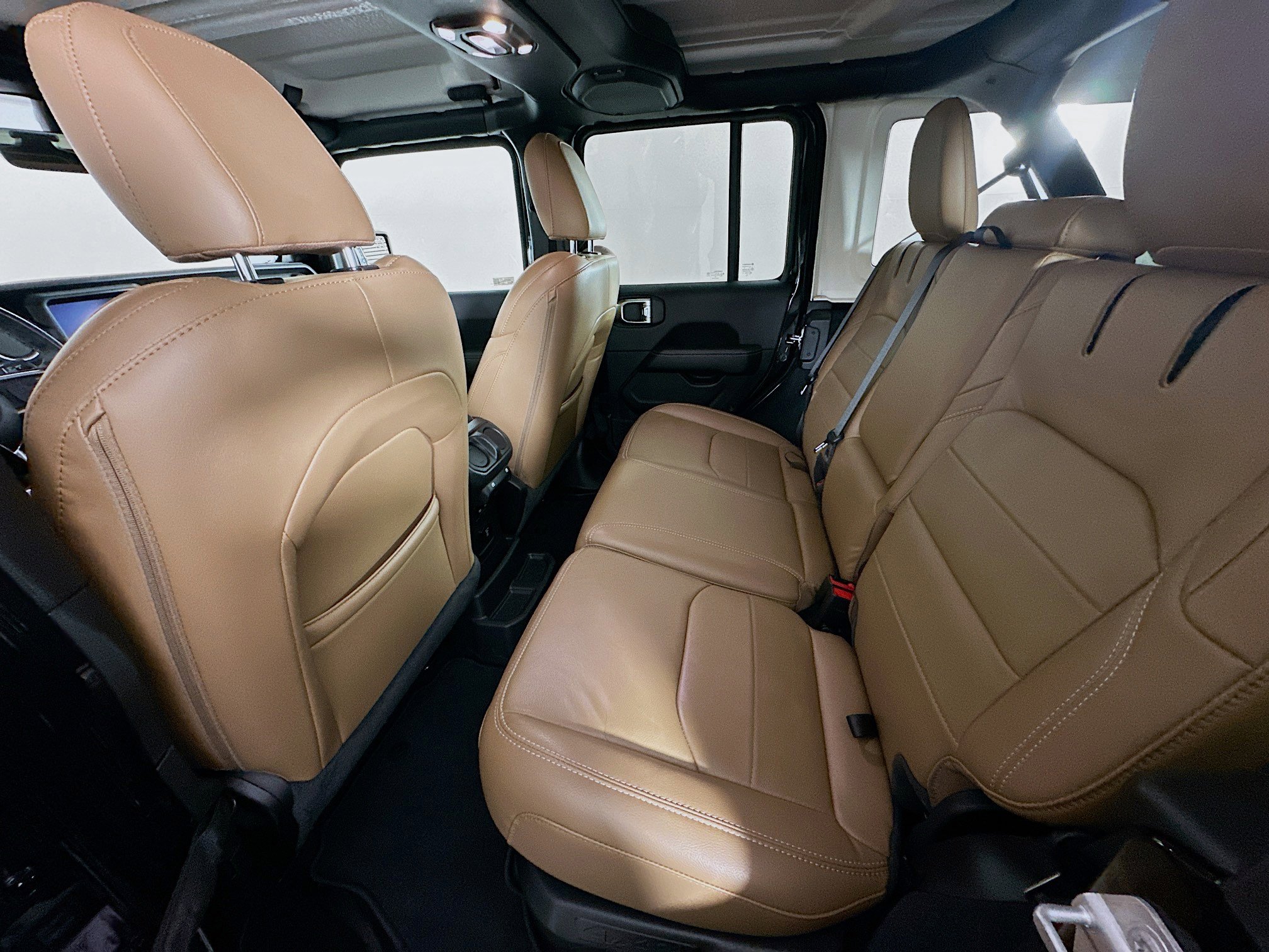 Used 2022 Jeep Wrangler Sahara w/ Cold Weather Group image 27