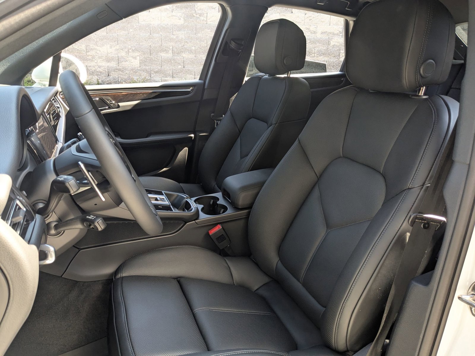 Certified 2026 Porsche Macan AWD/4WD image 5