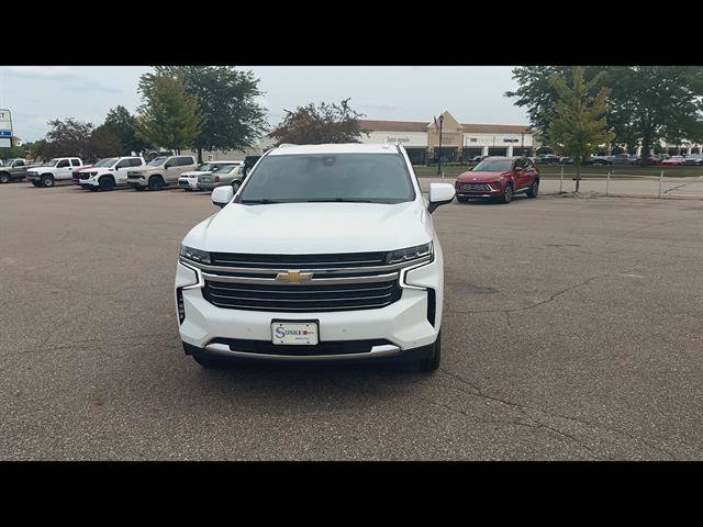 Used 2022 Chevrolet Suburban LT AWD/4WD image 3