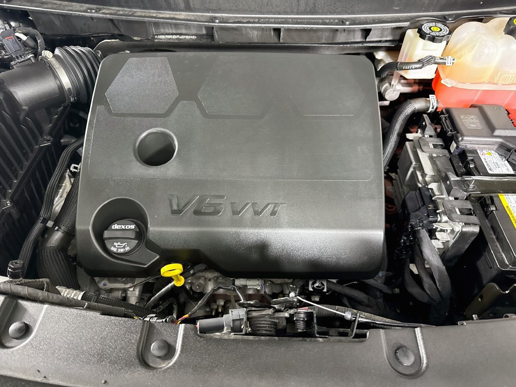 Used 2023 Chevrolet Traverse LT FWD image 35