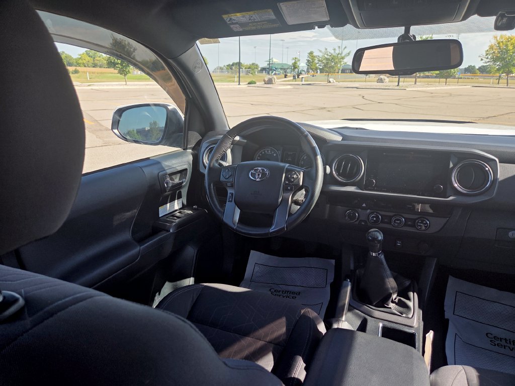 Used 2017 Toyota Tacoma TRD Off-Road w/ Tow Package AWD/4WD image 17