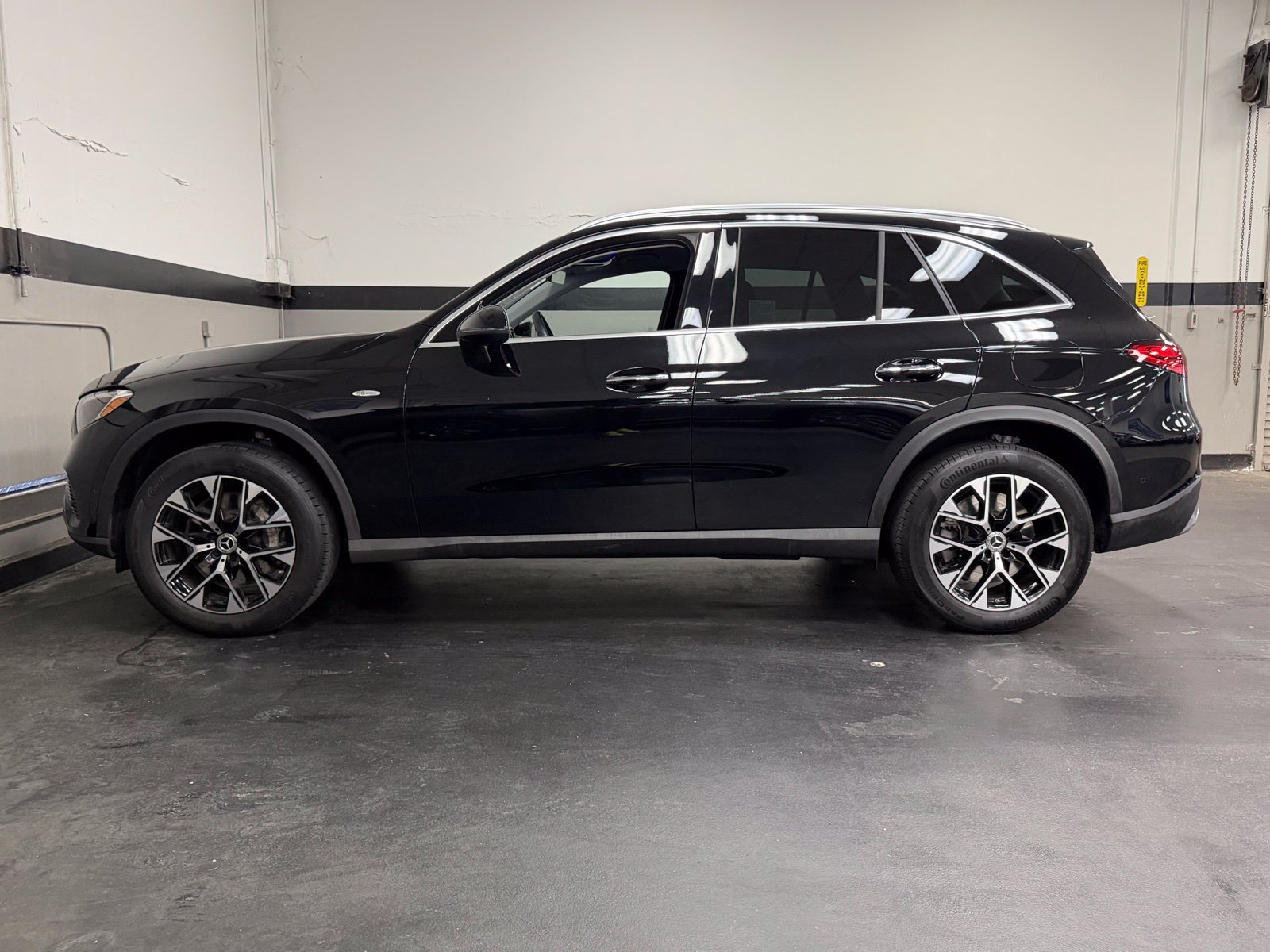 Used 2025 Mercedes-Benz GLC 350e 4MATIC image 10
