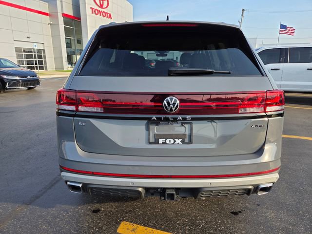 Used 2025 Volkswagen Atlas Peak Edition SE AWD/4WD image 6