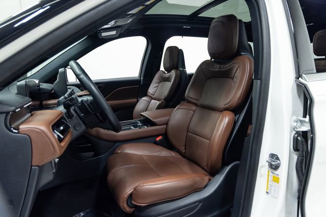 Used 2025 Lincoln Aviator Reserve w/ Equipment Group 201A image 22