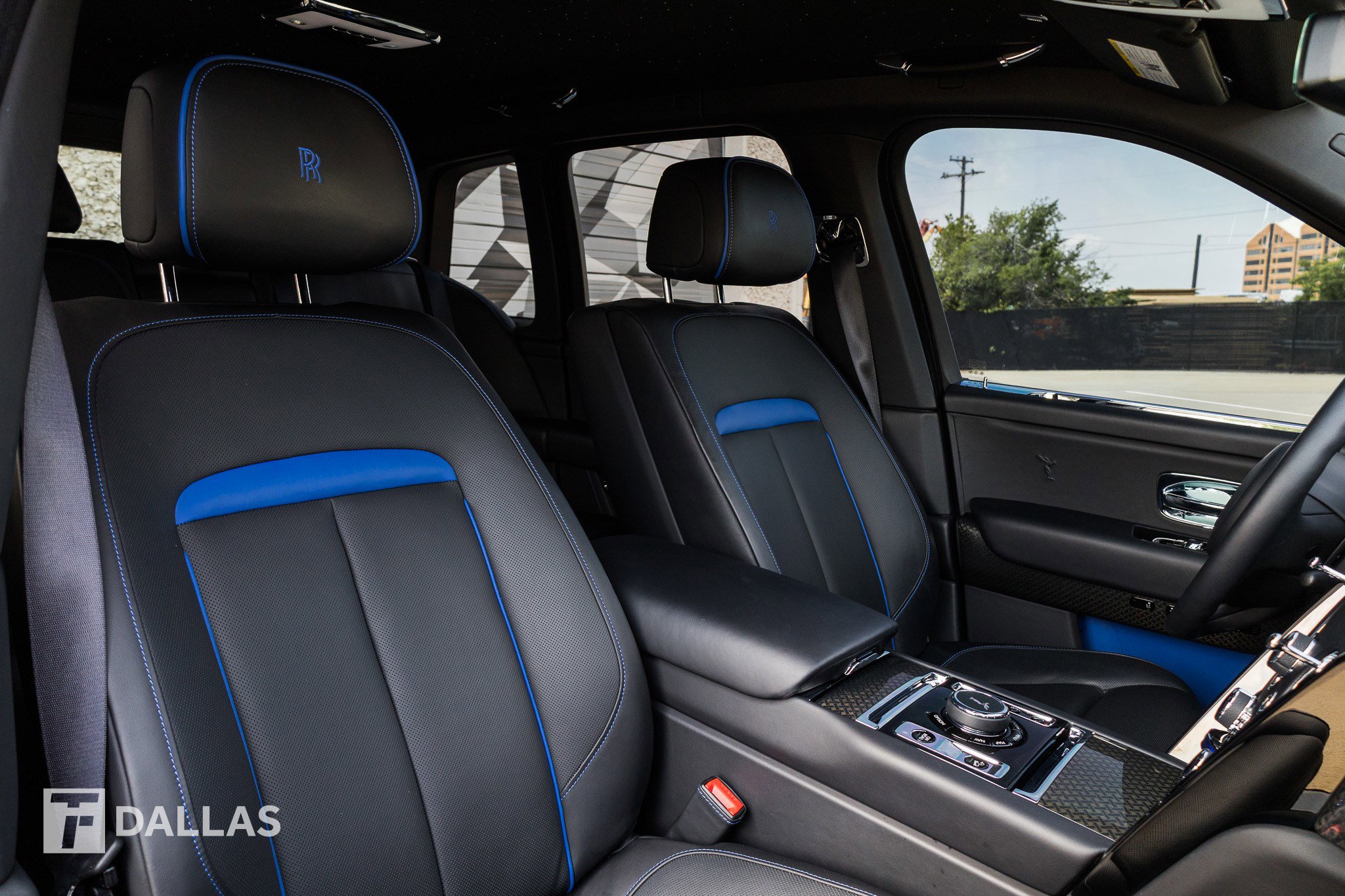 Used 2022 Rolls-Royce Cullinan Black Badge w/ Dark Exterior Package image 50