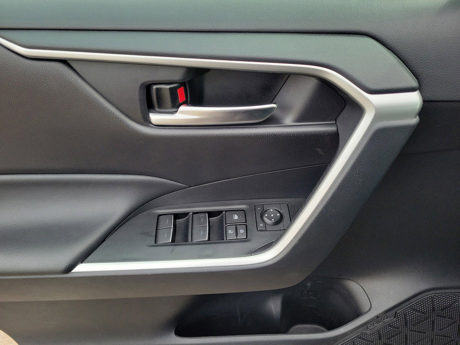 Used 2024 Toyota RAV4 SE AWD/4WD image 18