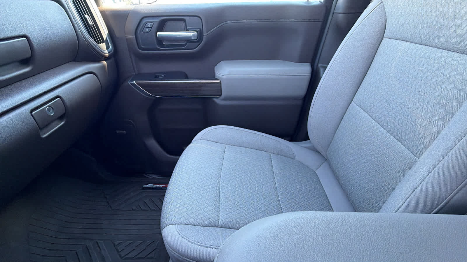 Used 2021 Chevrolet Silverado 1500 LT Trail Boss w/ Convenience Package II AWD/4WD image 12