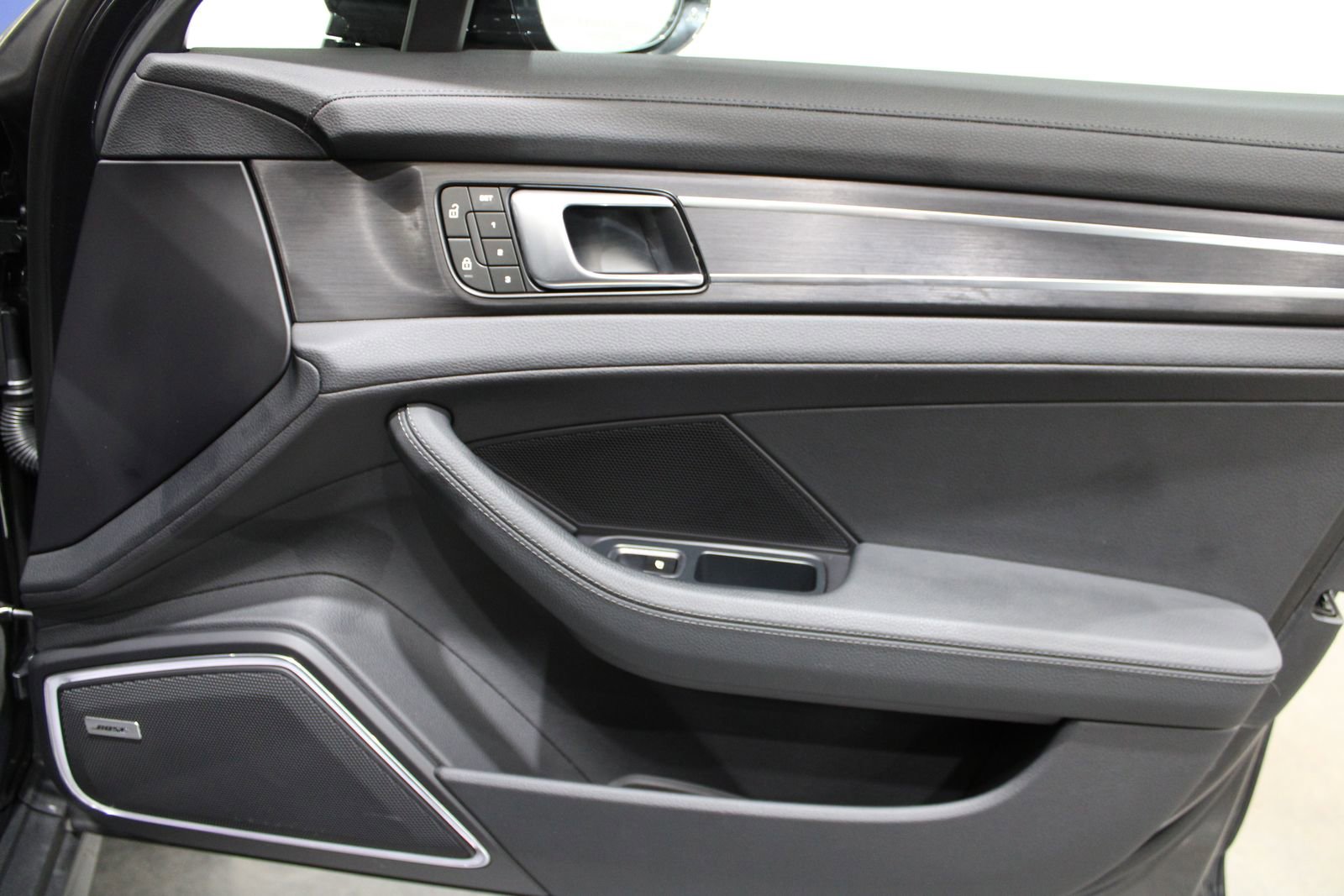 Used 2023 Porsche Panamera Platinum Edition image 30