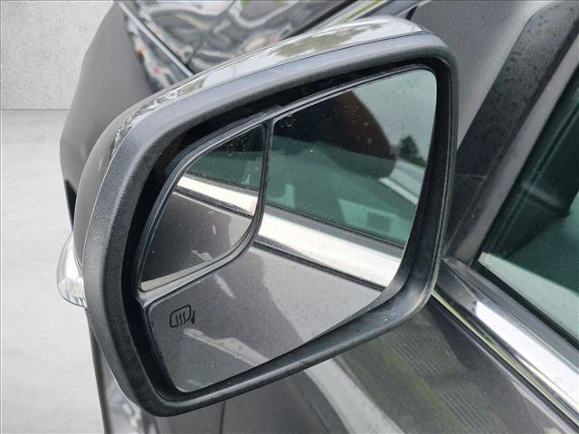 Used 2018 Ford Edge Titanium w/ Technology Package FWD image 9