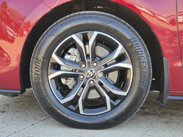 Used 2026 Toyota Sienna Platinum AWD/4WD image 8
