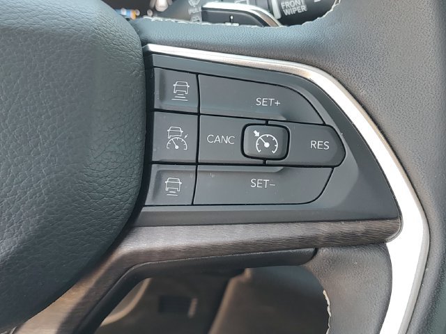 Used 2023 Jeep Grand Cherokee L Limited w/ Luxury Tech Group II RWD image 21