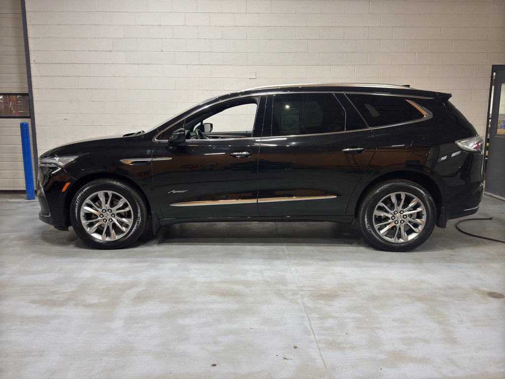 Used 2024 Buick Enclave Avenir image 2