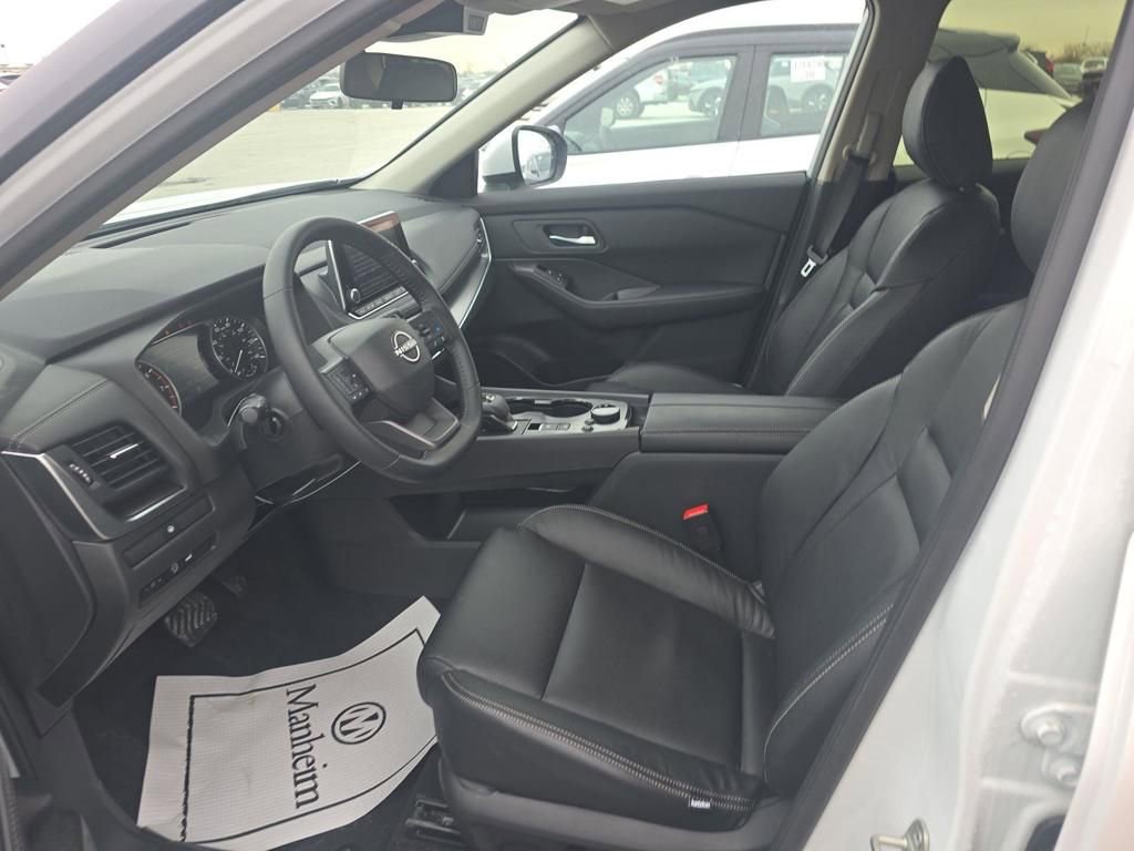 Certified 2025 Nissan Rogue SV image 11