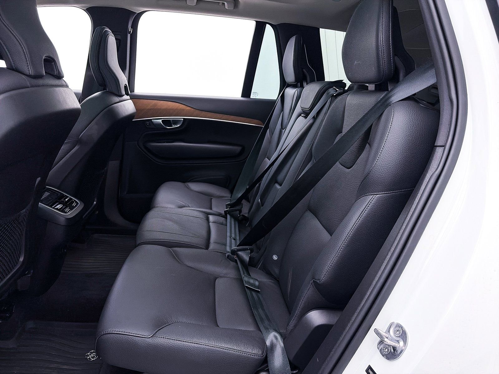 Used 2024 Volvo XC90 B6 Plus w/ Protection Package Premier image 39